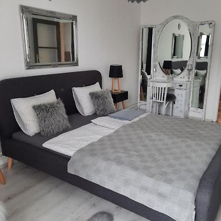 Appartamento Downtown'S Pearl Pécs Esterno foto