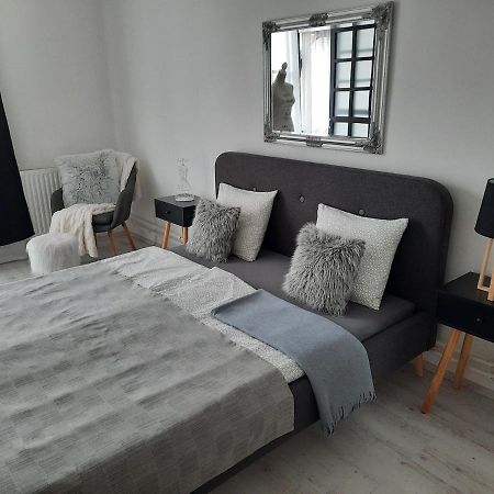 Appartamento Downtown'S Pearl Pécs Esterno foto